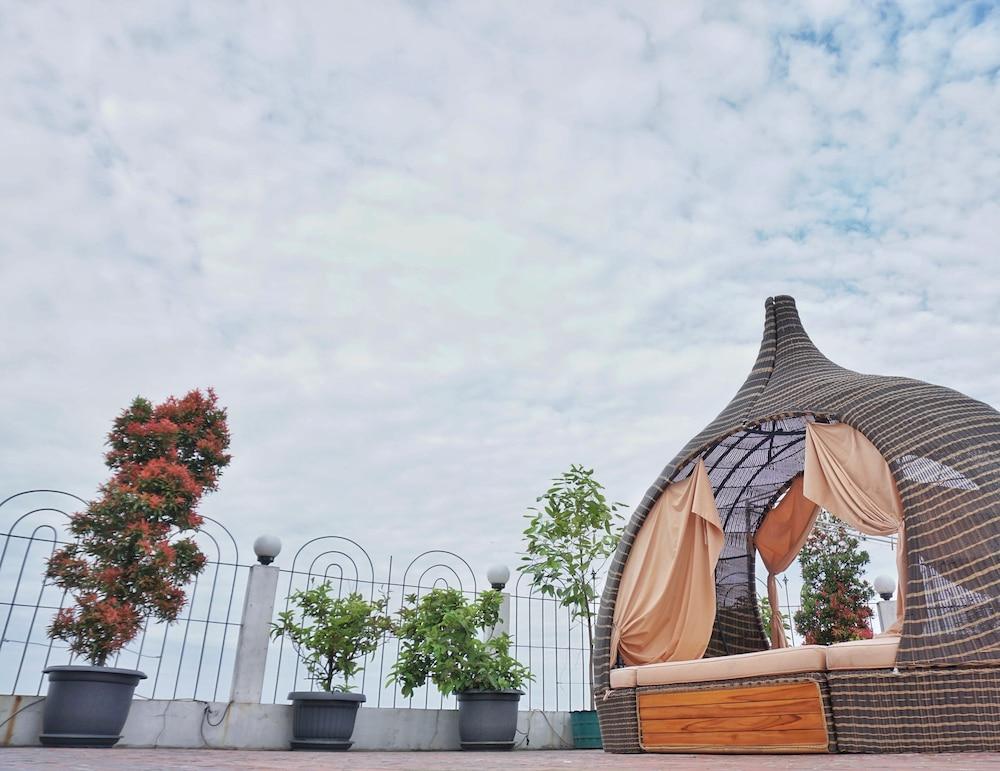 Cinnamon Hotel Boutique Syariah Tutugan Екстериор снимка