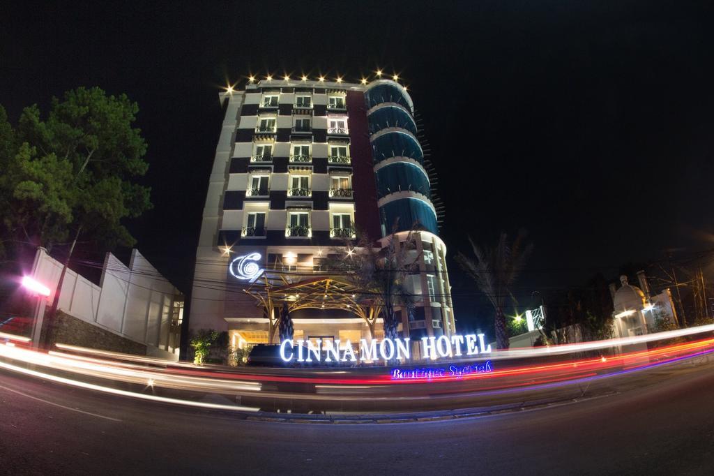 Cinnamon Hotel Boutique Syariah Tutugan Екстериор снимка