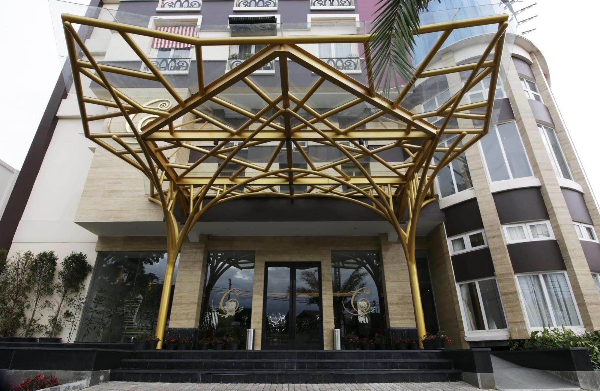 Cinnamon Hotel Boutique Syariah Tutugan Екстериор снимка