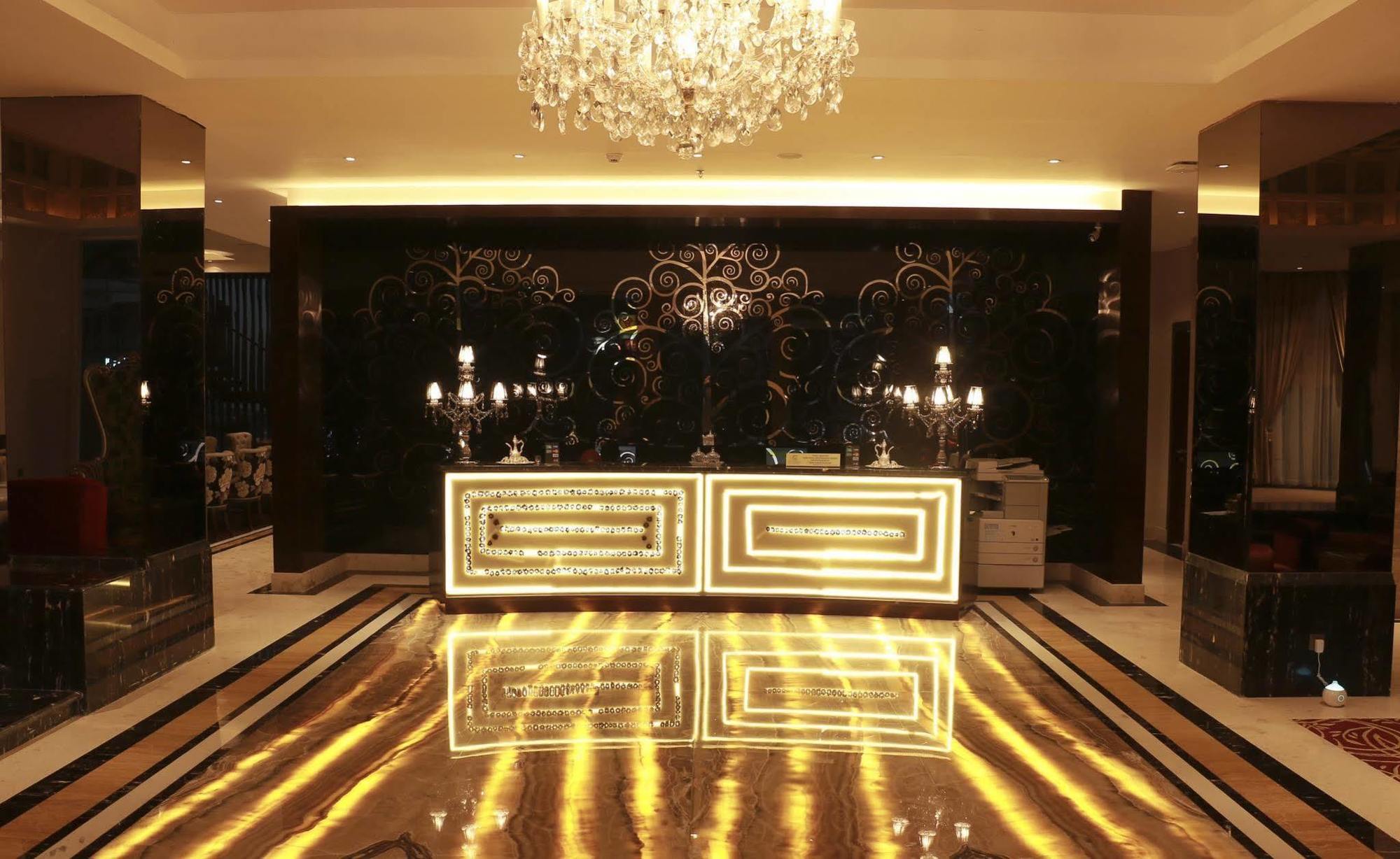 Cinnamon Hotel Boutique Syariah Tutugan Екстериор снимка