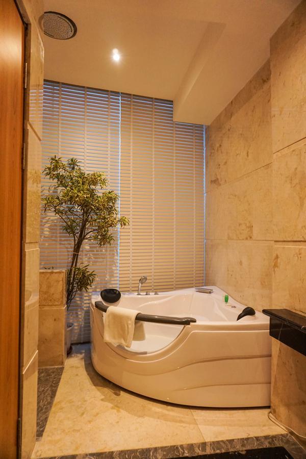 Cinnamon Hotel Boutique Syariah Tutugan Екстериор снимка