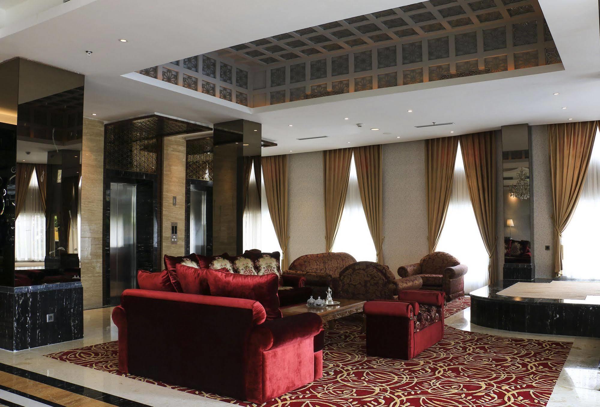 Cinnamon Hotel Boutique Syariah Tutugan Екстериор снимка