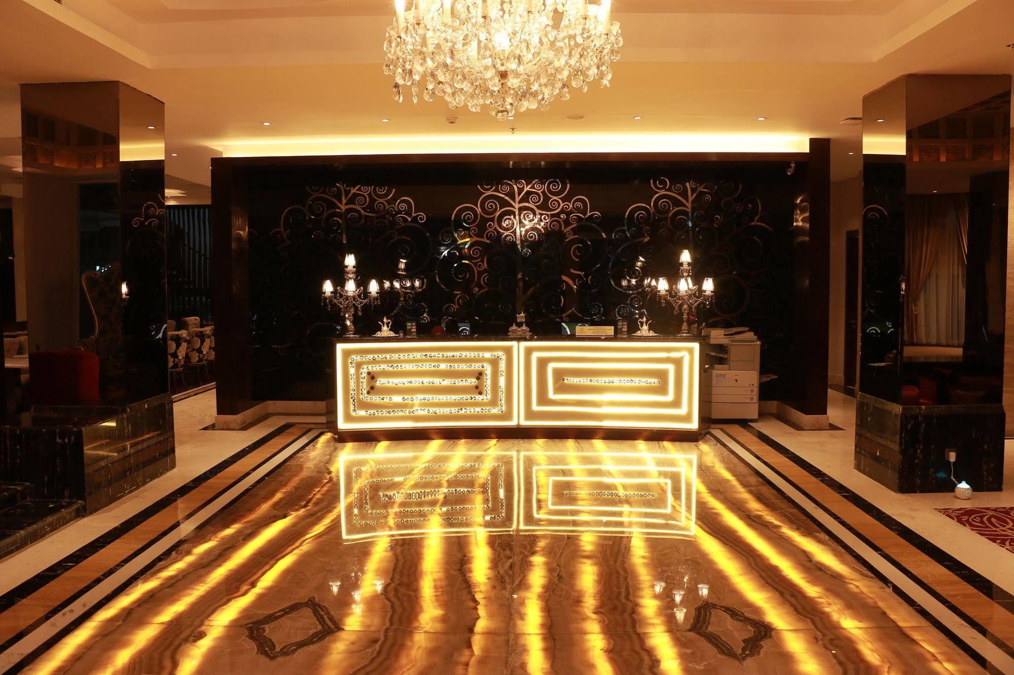 Cinnamon Hotel Boutique Syariah Tutugan Екстериор снимка