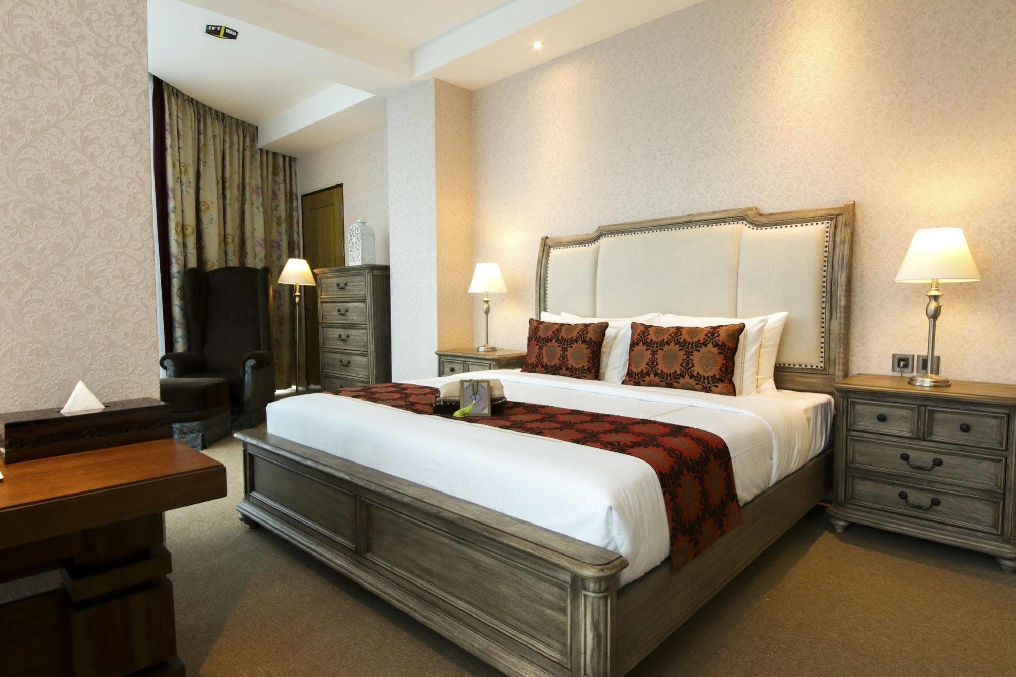 Cinnamon Hotel Boutique Syariah Tutugan Екстериор снимка