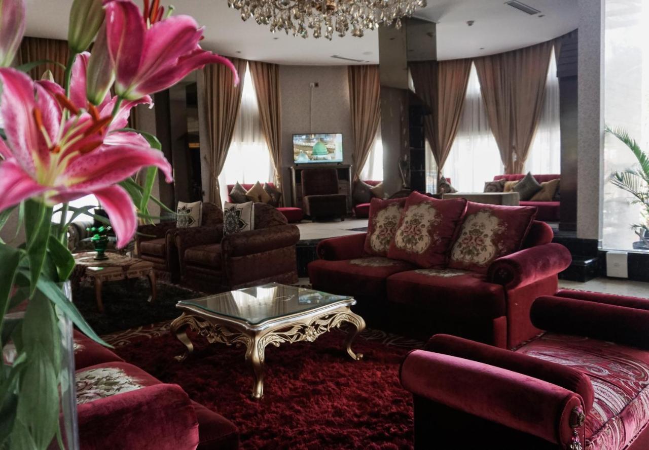 Cinnamon Hotel Boutique Syariah Tutugan Екстериор снимка